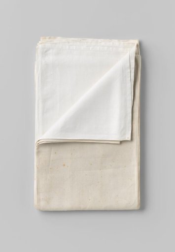 Cloth. Mark: IG 2 and HW 12.