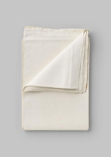 Cloth. Mark: HW 8.