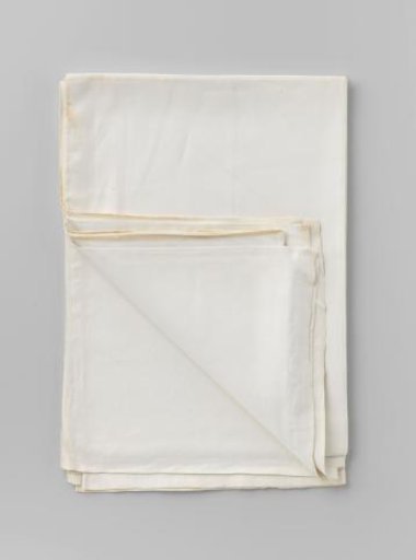 Cloth. Mark: Crown IAVG and HW11.