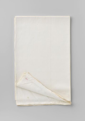 Cloth. Mark: crown IIVG and year 1725, crown WG3 HW12.