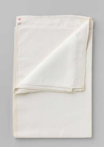 Cloth. Mark: HW.