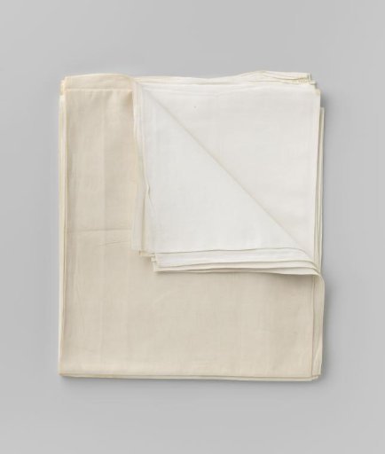 Cloth. Mark: crown ARVG2.