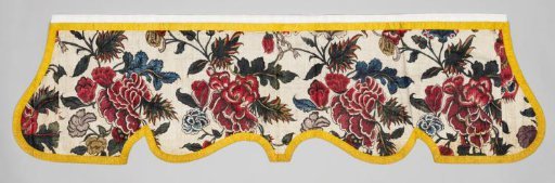 Lambrequin of multicoloured chintz