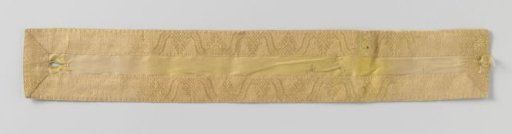 Embrasse of yellow silk, trimmed with passementerie featuring palmettes and a curved ribbon