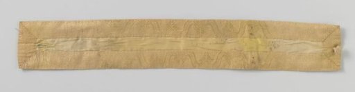 Embrasse of yellow silk, trimmed with passementerie featuring palmettes and a curved ribbon
