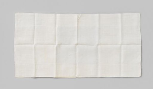 Neck scarf with opening in the middle and two fastening straps, marked WG16