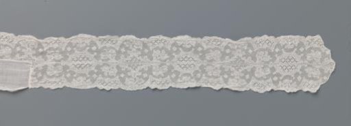 Cap band of two sewn-together strips of bobbin lace with oval cartouches containing a diamond-shaped cartouche with tulips and ten-pointed cartouches