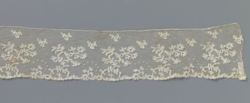 Strip of bobbin lace with a branch forming two openwork ovals