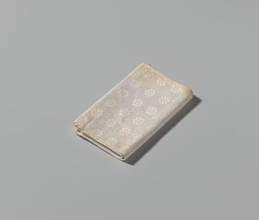 Towel with loop, cross pattern