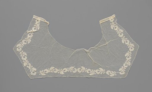 Collar of Appliqué Lace with a Row of Reclining Flower and Leaf Motifs