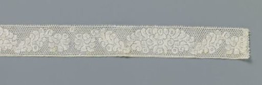 Strip of bobbin lace with 'little circle' between oval peony motif