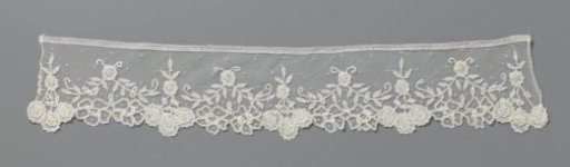 Strip of appliqué lace with double rosette flowers