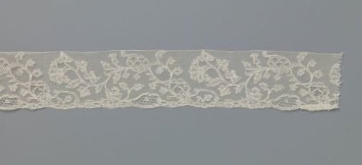 Japanese Strip of Bobbin Lace with Reserves and Carnations