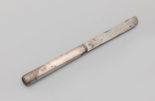 Knife with a handle widening towards the end