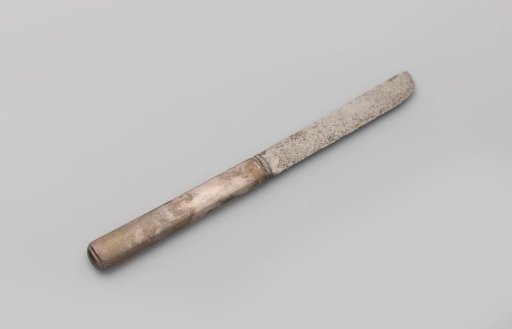 Knife with a handle widening towards the end