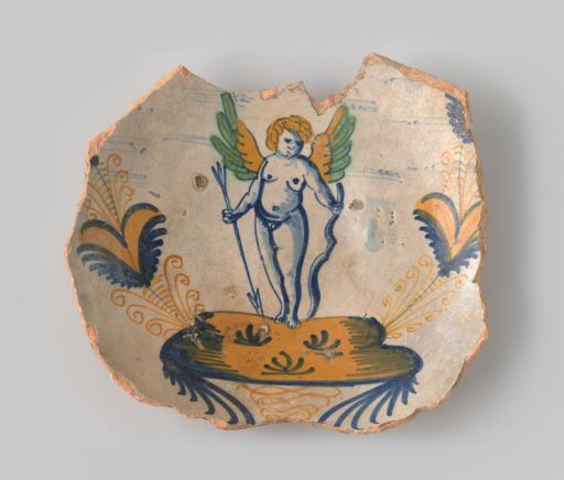 Fragment in the shape of the base of a dish, painted with a putto between two aigrettes