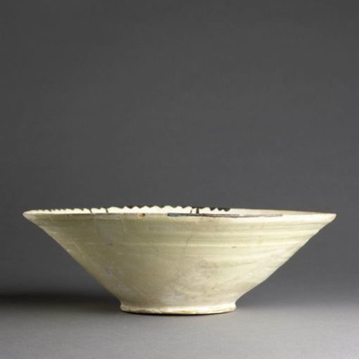 Bowl with a large inscription and a bird
