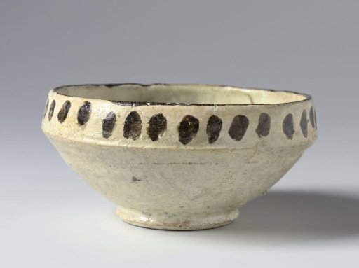 Bowl with a pseudo-inscription