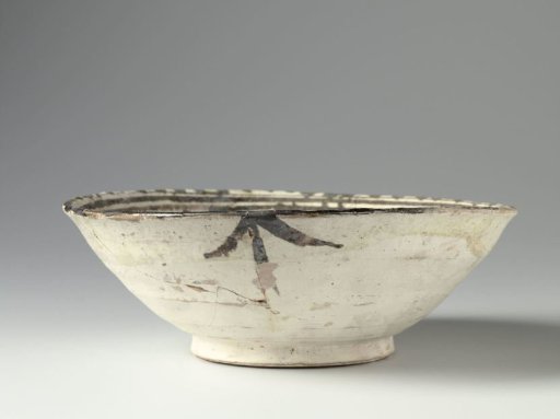 Bowl with medallions in a panel decoration