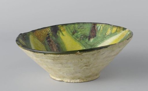 Bowl with a big flower and scrolls