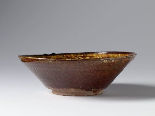 Bowl with a stylised duck among floral scrolls