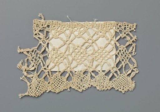 Strip of bobbin lace with squares Padang not Sadiah