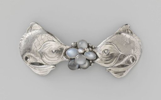 Buckle in the form of two fish