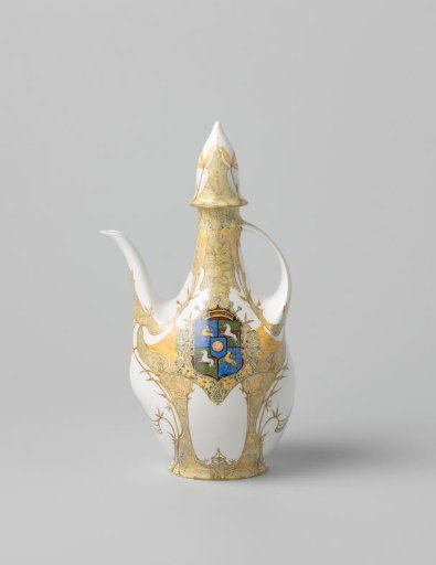 Teapot, part of a tête-à-tête, painted with lilies