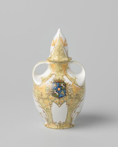 Lid of a sugar bowl, part of a tête-à-tête, painted with lilies