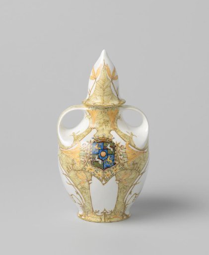Sugar pot with lid, part of a tête-à-tête, painted with lilies
