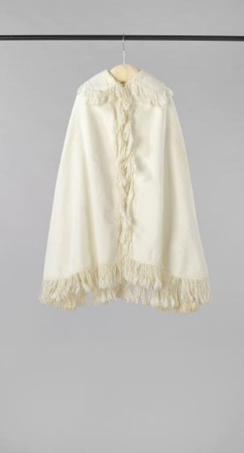 Cape or baptismal cape with wide flat collar, of white waffled cotton, trimmed everywhere with white fringe