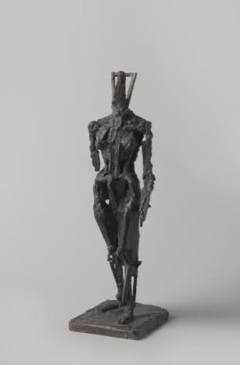 Construction of a standing female figure