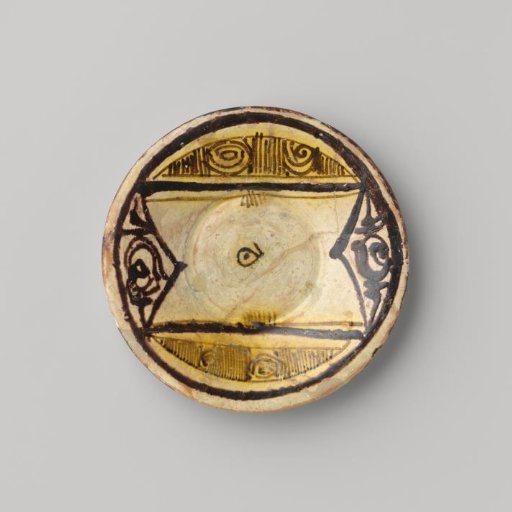 Dish with an hourglass-shaped panel, scrolls and lines
