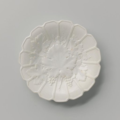 Dessert plate, with relief of grapes and leaves