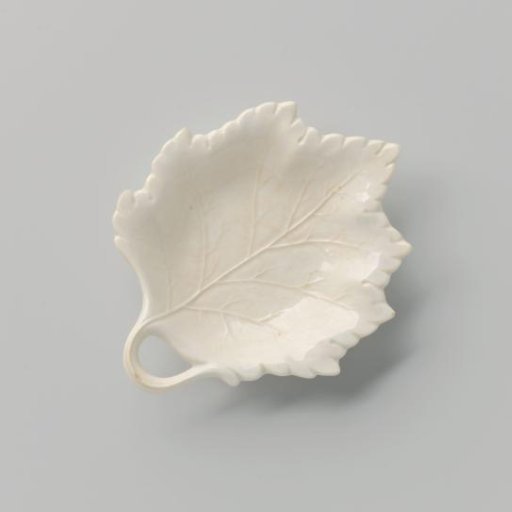 Dessert bowl in the shape of a dove leaf