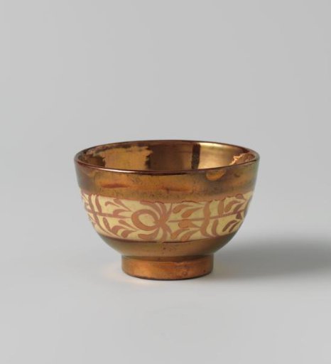Head without an ear, with flowers and leaves in gold against a cut-out yellow band