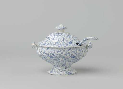 Soup tureen