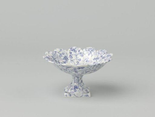 Fruit bowl on a foot
