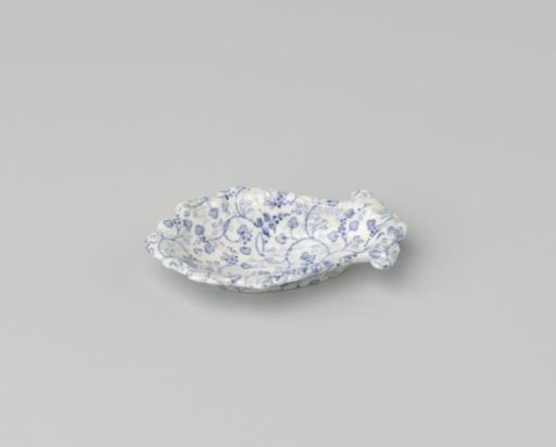 Bowl in the form of a rocaille
