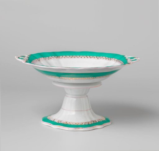 Platter on a foot, round, with a green border and a golden Greek band