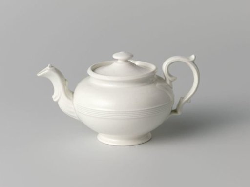 Teapot with lid, cream-colored, with a band of horizontal ribs on the body