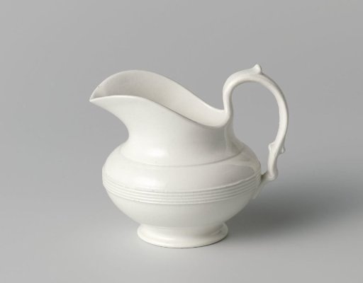 Milk jug, cream-colored, with on the body a band with horizontal ribs