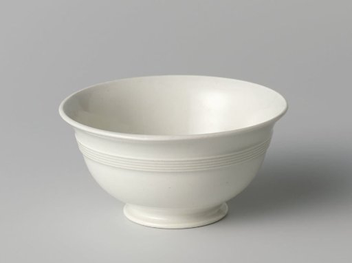 Come, cream-colored, with a band on the belly with horizontal ribs