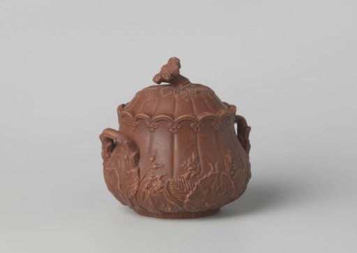 Sugar pot with lid, scalloped, with flowers and leaves in relief