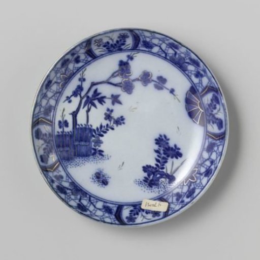 Dish with Kakiemon decoration featuring a plum tree and a fence