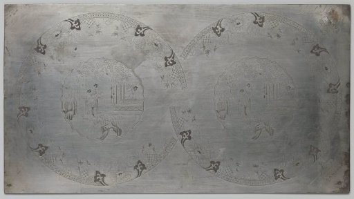 Plate with engraved decorations for a ceramic plate with the CANTON decoration