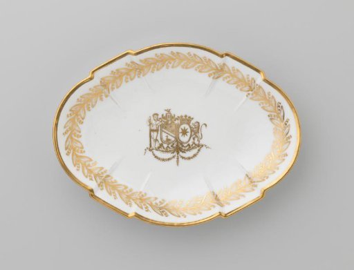 Dish with the coat of arms of Hendrik Peter Godfried Quack and Isabella Gertraud von Carnap