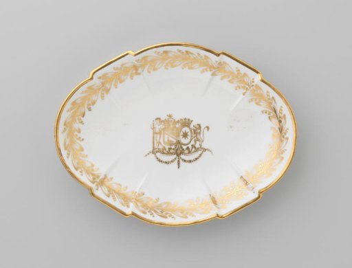 Dish with the coat of arms of Hendrik Peter Godfried Quack and Isabella Gertraud von Carnap