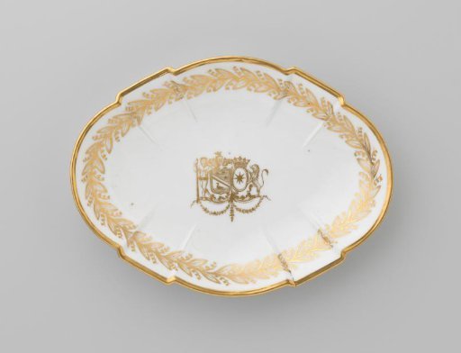 Dish with the coat of arms of Hendrik Peter Godfried Quack and Isabella Gertraud von Carnap