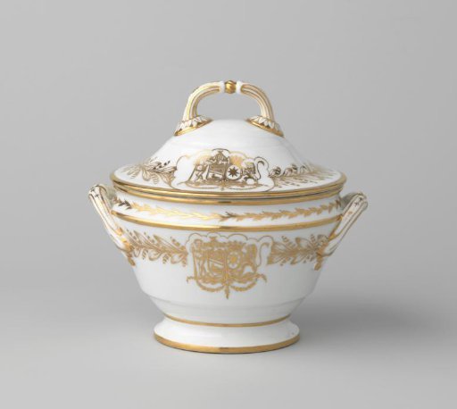Tureen with the coat of arms of Hendrik Peter Godfried Quack and Isabella Gertraud von Carnap
